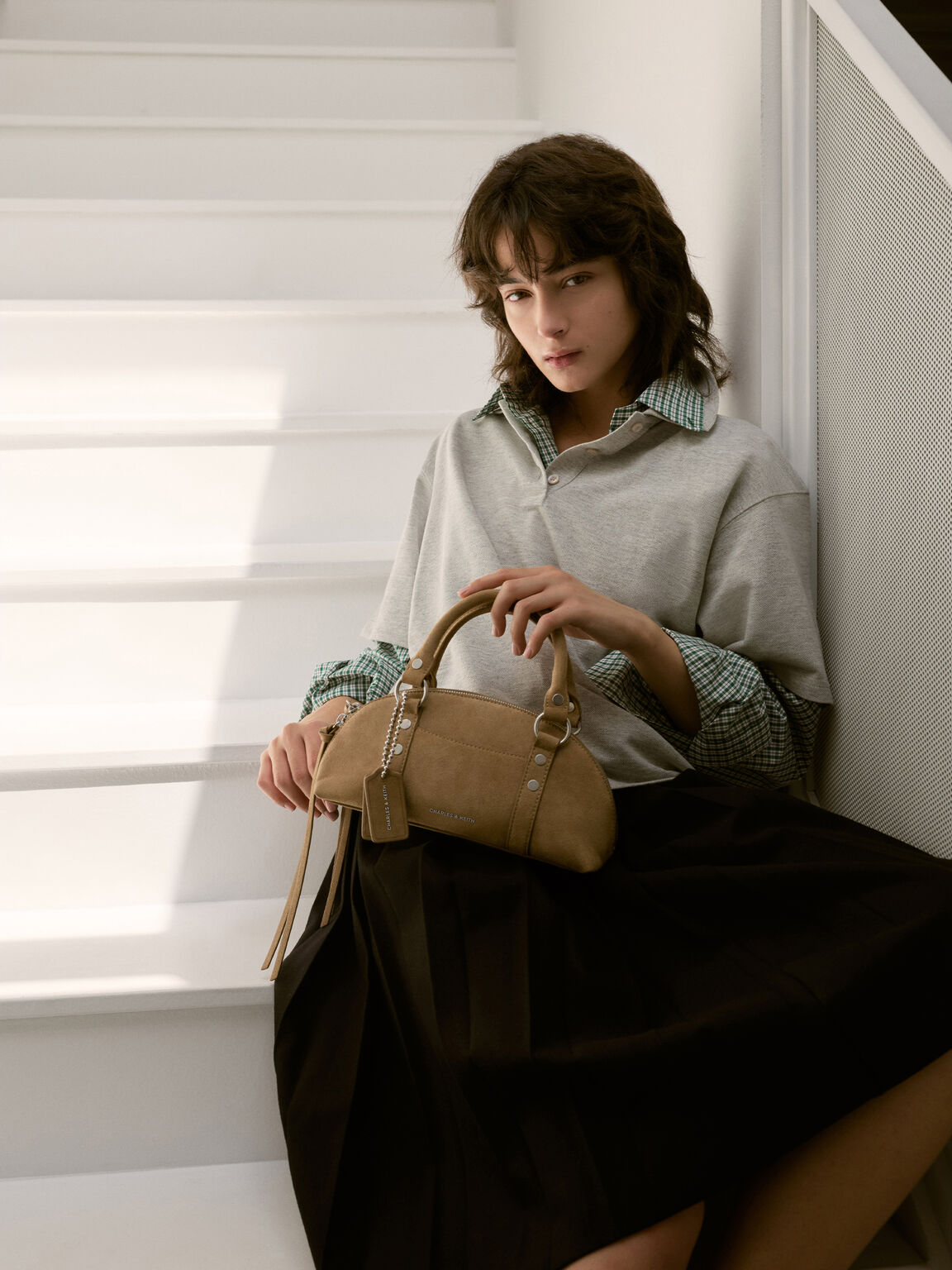 Tatiana タチアナ スタッズ ボウリングバッグ, サンド, hi-res