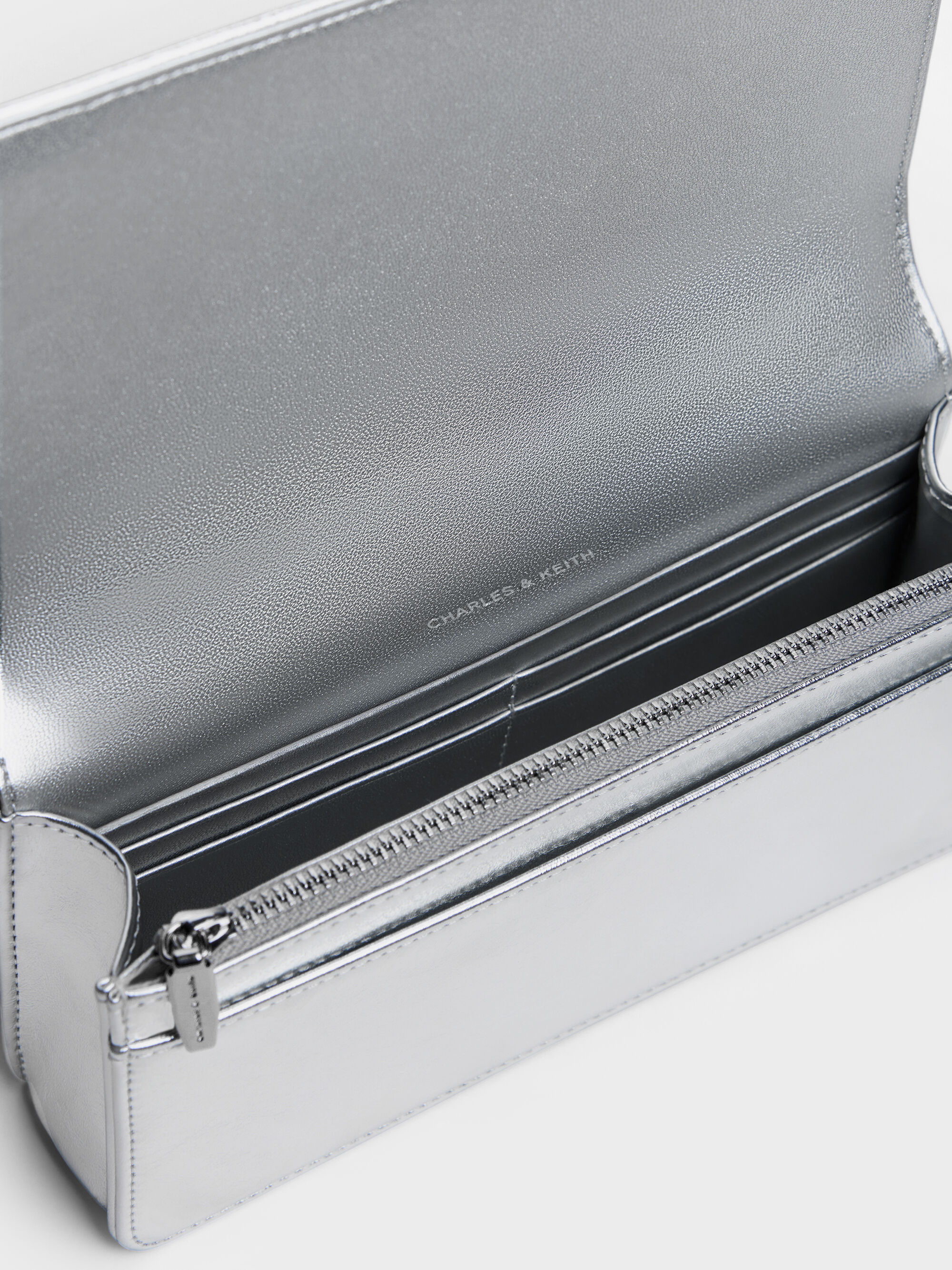 Paffuto パフート シークイン チェーンハンドルロングウォレット