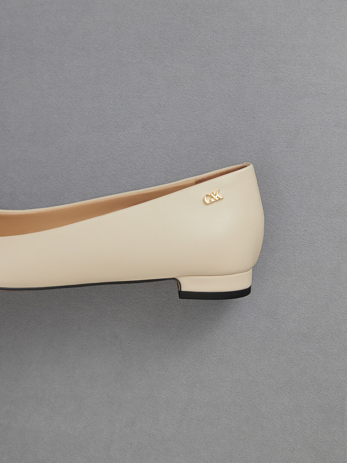 レザー モノグラムタイアラウンドバレーフラット, チョーク, hi-res