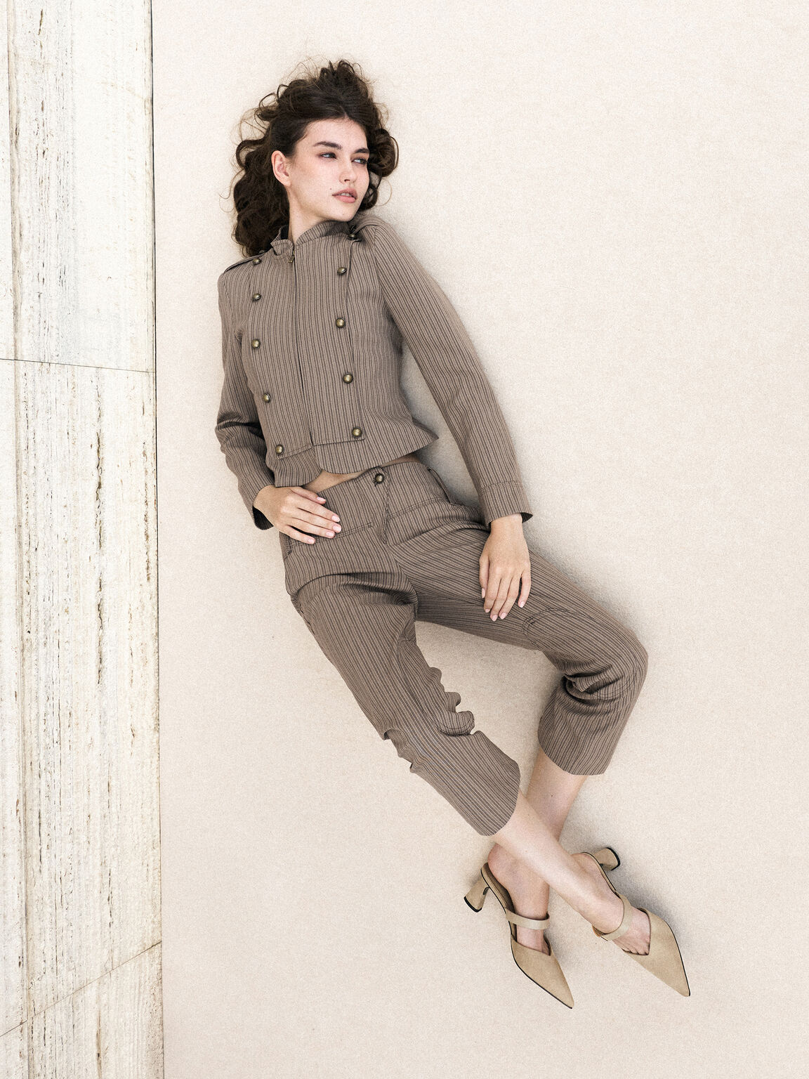 Lando ランド ポインテッドドゥメタリックバックルヒールミュール, ベージュ, hi-res