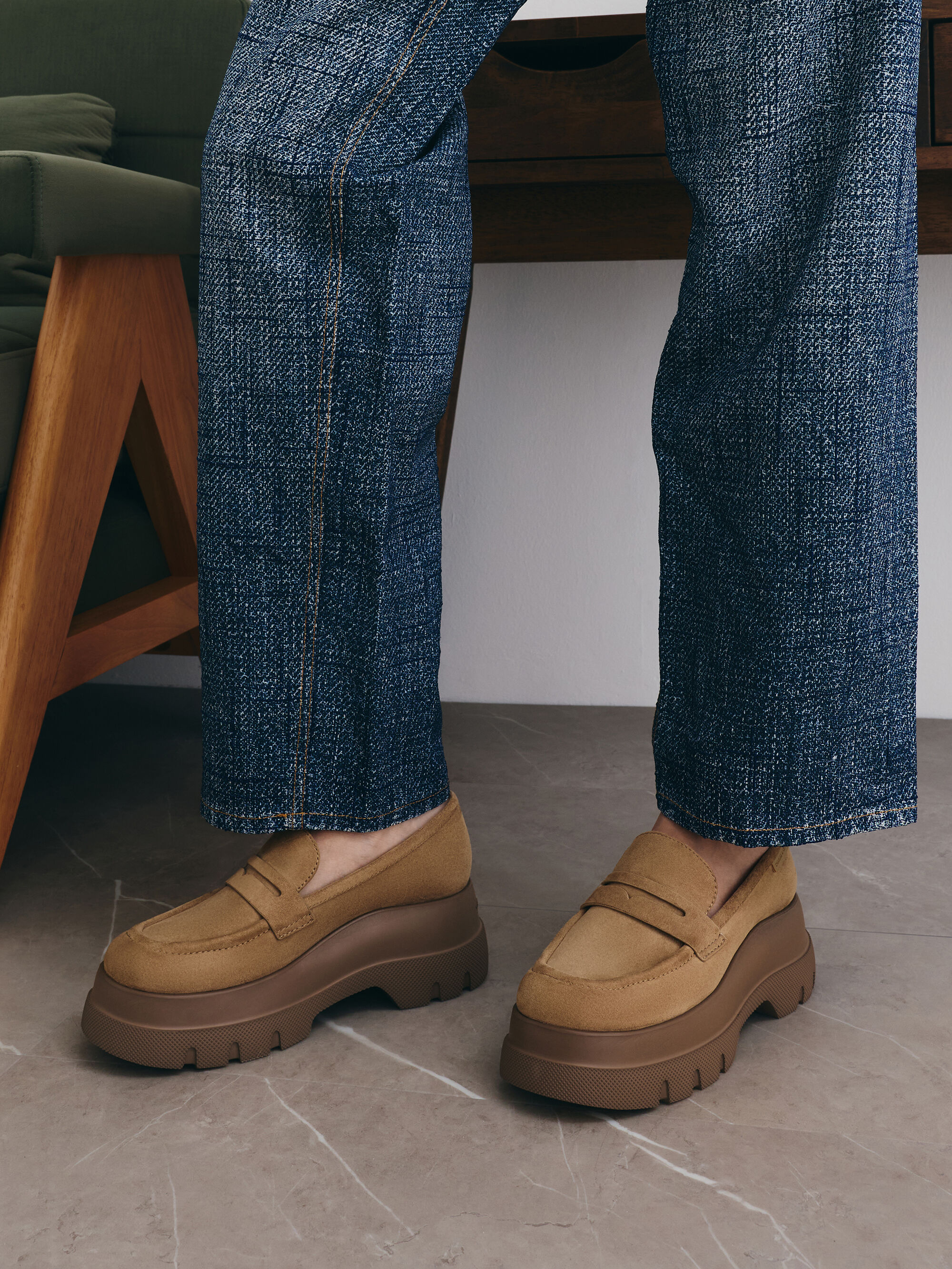 Leoi レオイ プラットフォーム ペニーローファー - キャメル | CHARLES