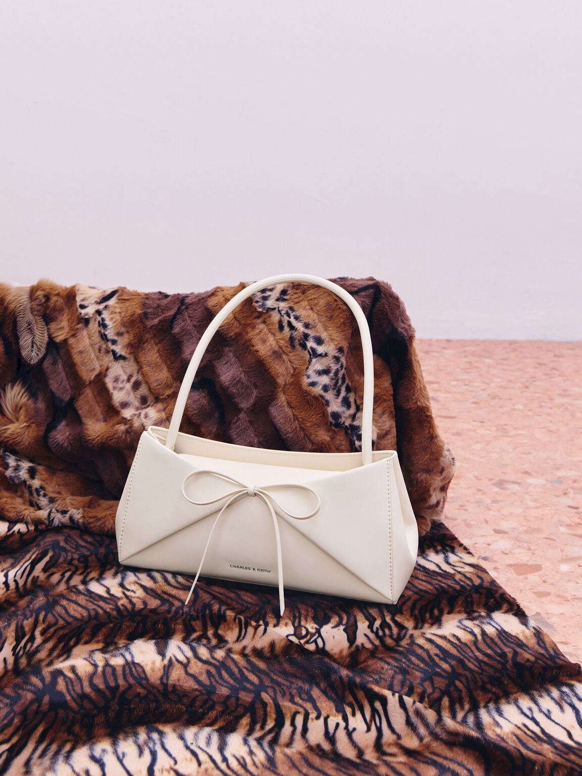 Hazel ヘーゼル ボウパネル ショルダーバッグ, クリーム, hi-res