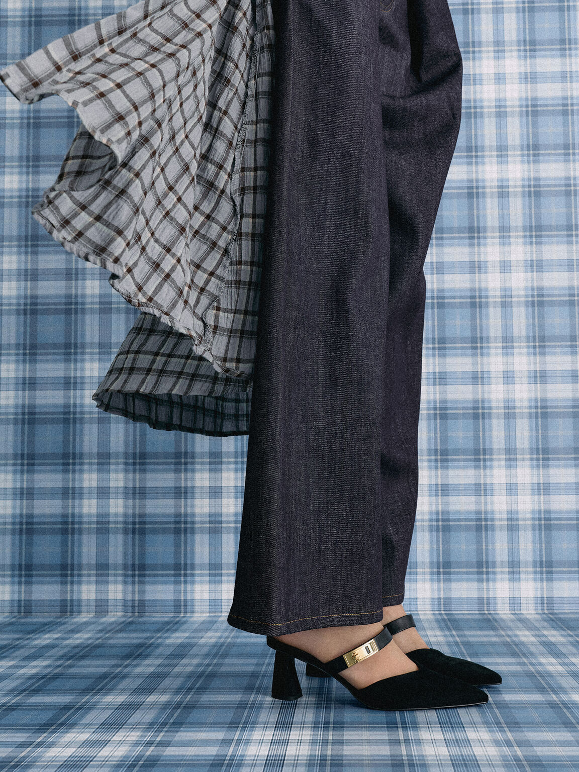 Lando ランド ポインテッドドゥメタリックバックルヒールミュール, ブラック2, hi-res