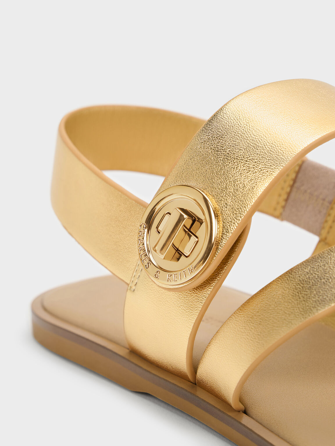 Yara ヤラ ターンロックストラッピーサンダル, ゴールド, hi-res