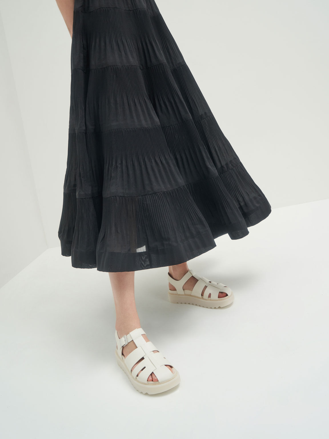 カットアウト ケージサンダル - チョーク | CHARLES & KEITH