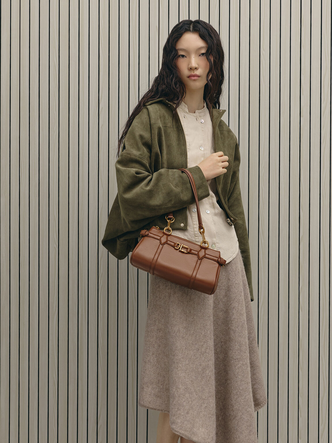 Gwynne グウィン メタリックアクセント イーロンゲイティド ショルダーバッグ, チョコレート, hi-res