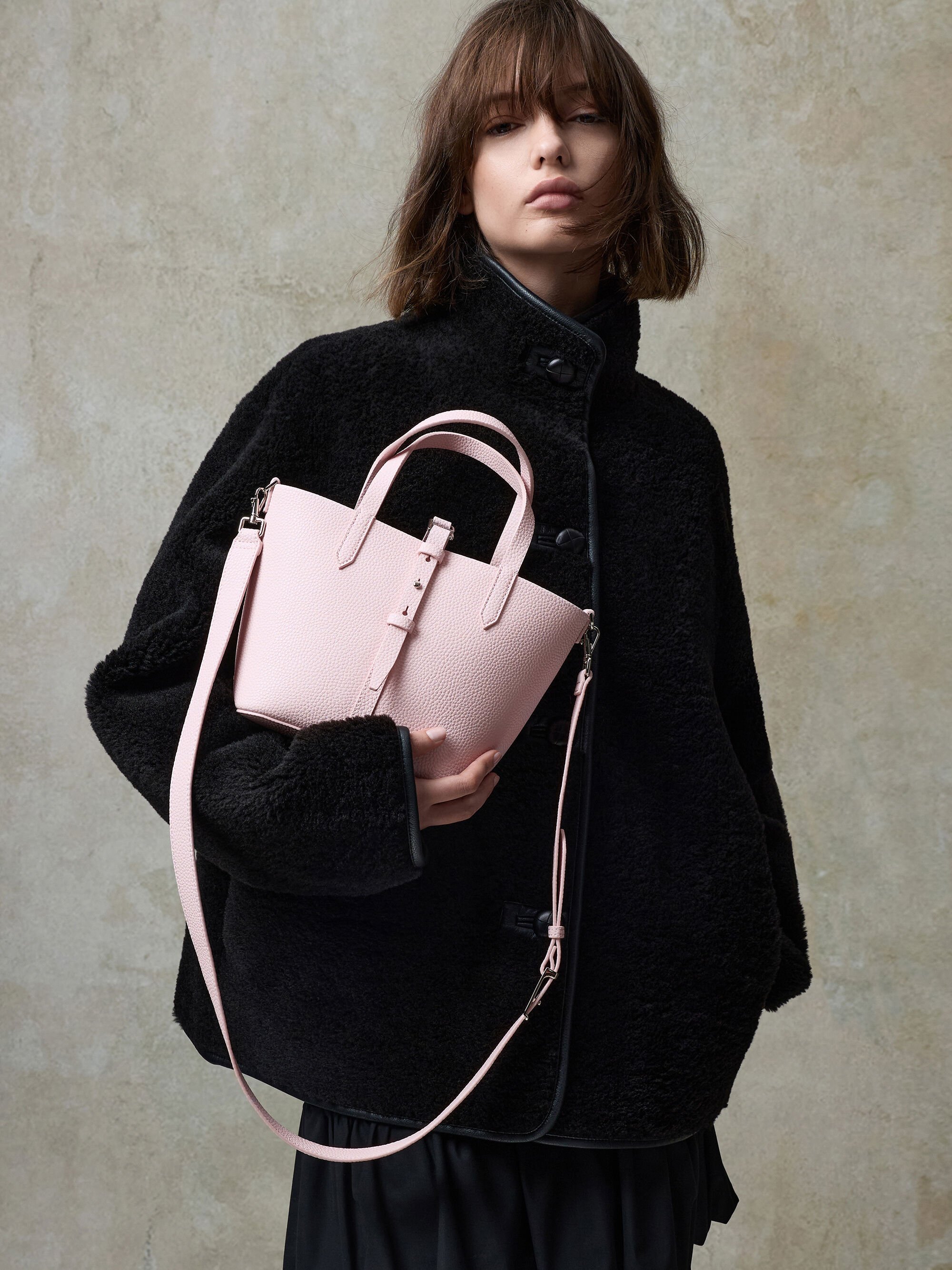 Beryl ベリル リサイクルレザーバケツバッグ - コットンキャンディーピンク Beryl ベリル リサイクルレザーバケツバッグ - コットンキャンディー