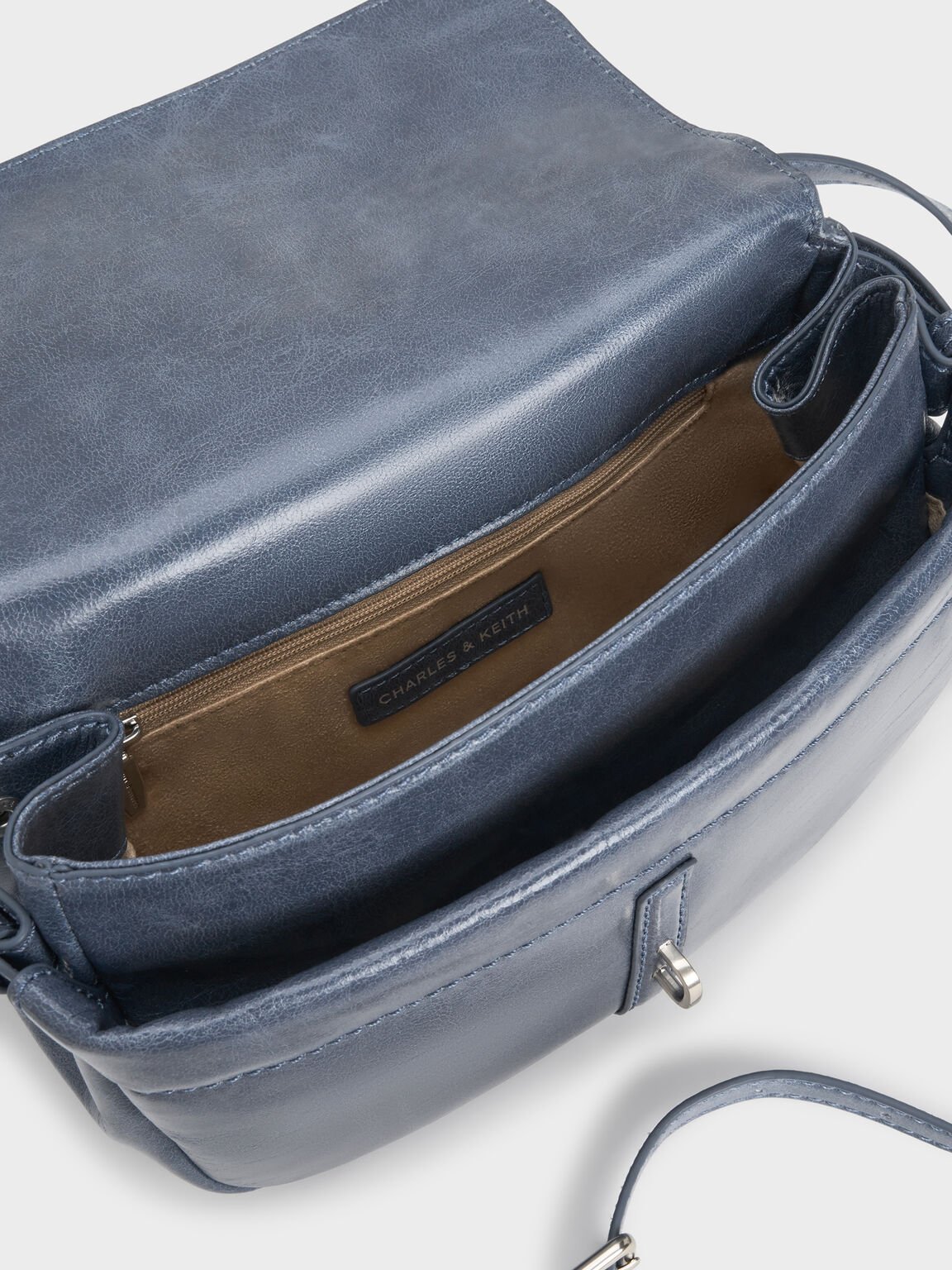 Delfina デルフィナ チェーンクロスボディーバッグ, ディストレスドミッドナイトブルー, hi-res