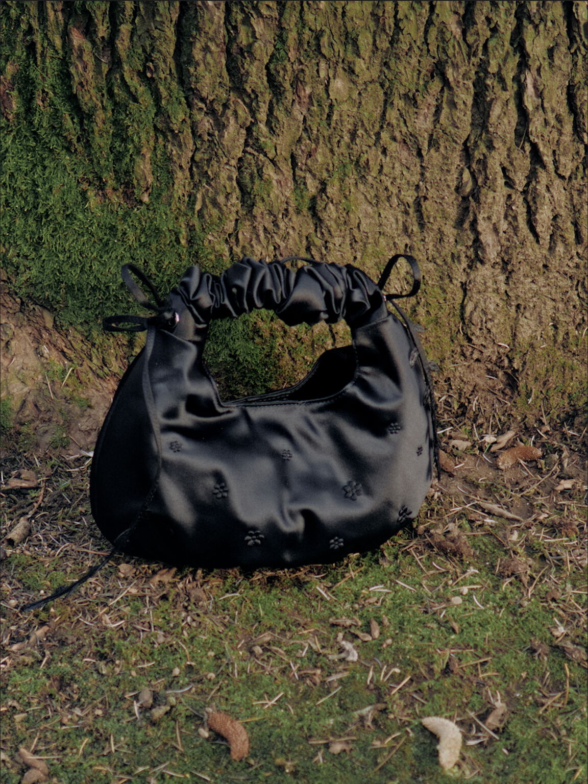 Mabel メイベル サテンフローラルヴァイン ホーボーバッグ, ノワール, hi-res