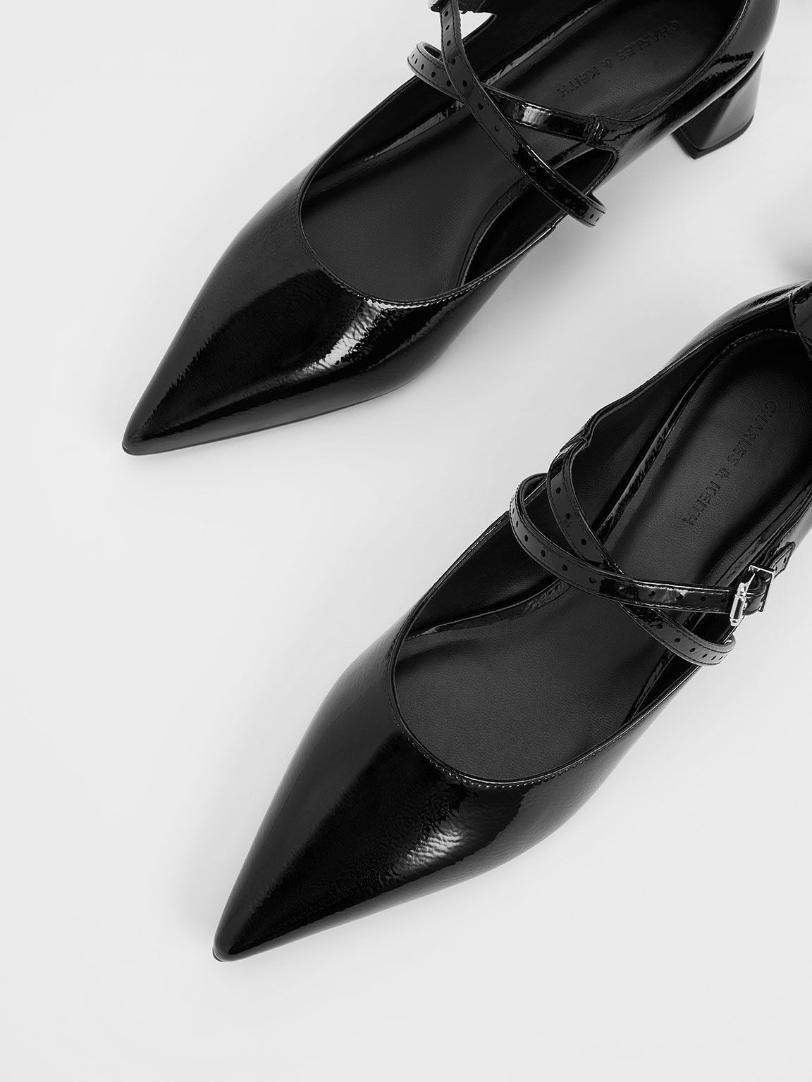 ストラッピーバックル パンプス, ブラックパテント, hi-res