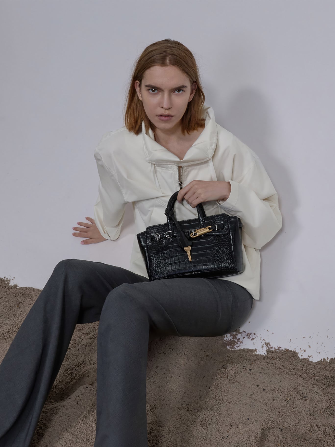 Delfina ミニデルフィナ クロックエフェクト ベルトトートバッグ - CHARLES & KEITH