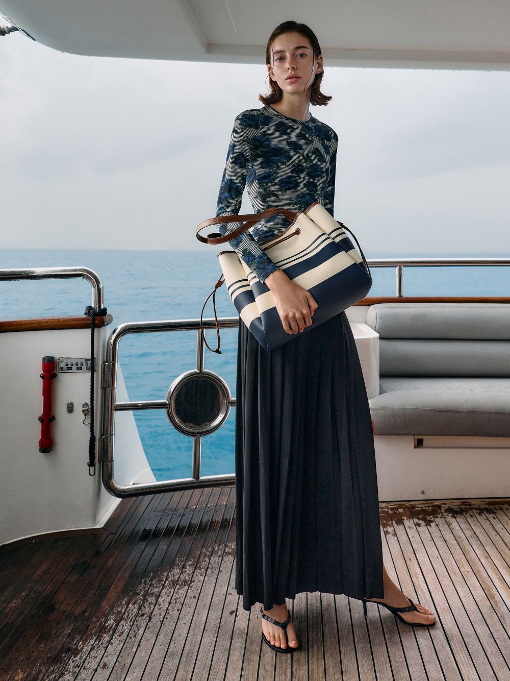Hanya ハンヤ キャンバス ストライプ ドローストリング トートバッグ - CHARLES & KEITH