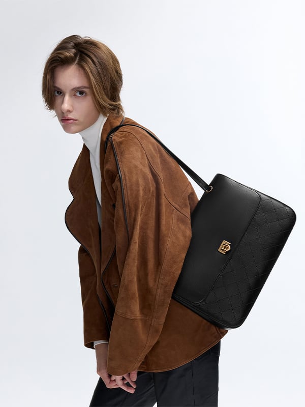 Connie コニー キルテッド ショルダーバッグ
 - CHARLES & KEITH