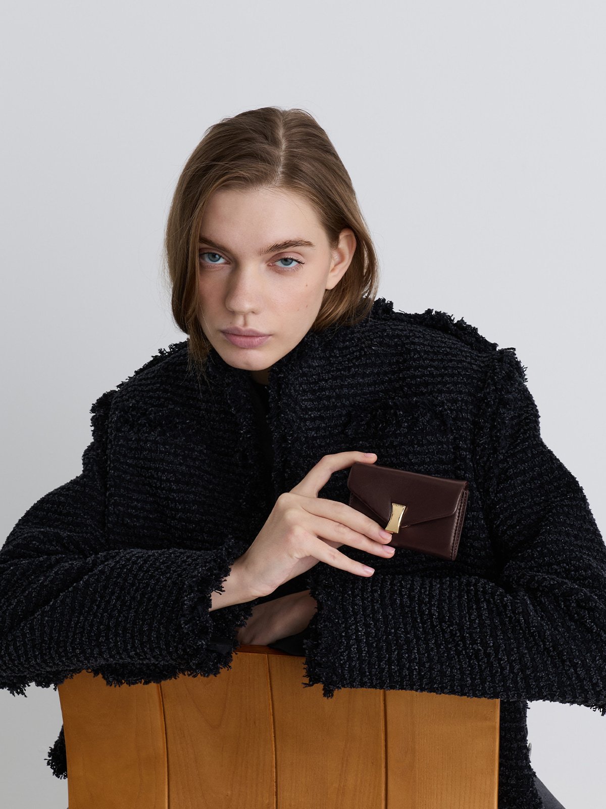 Lilibet リリベット メタリックアクセント チェーンストラップウォレット - CHARLES & KEITH