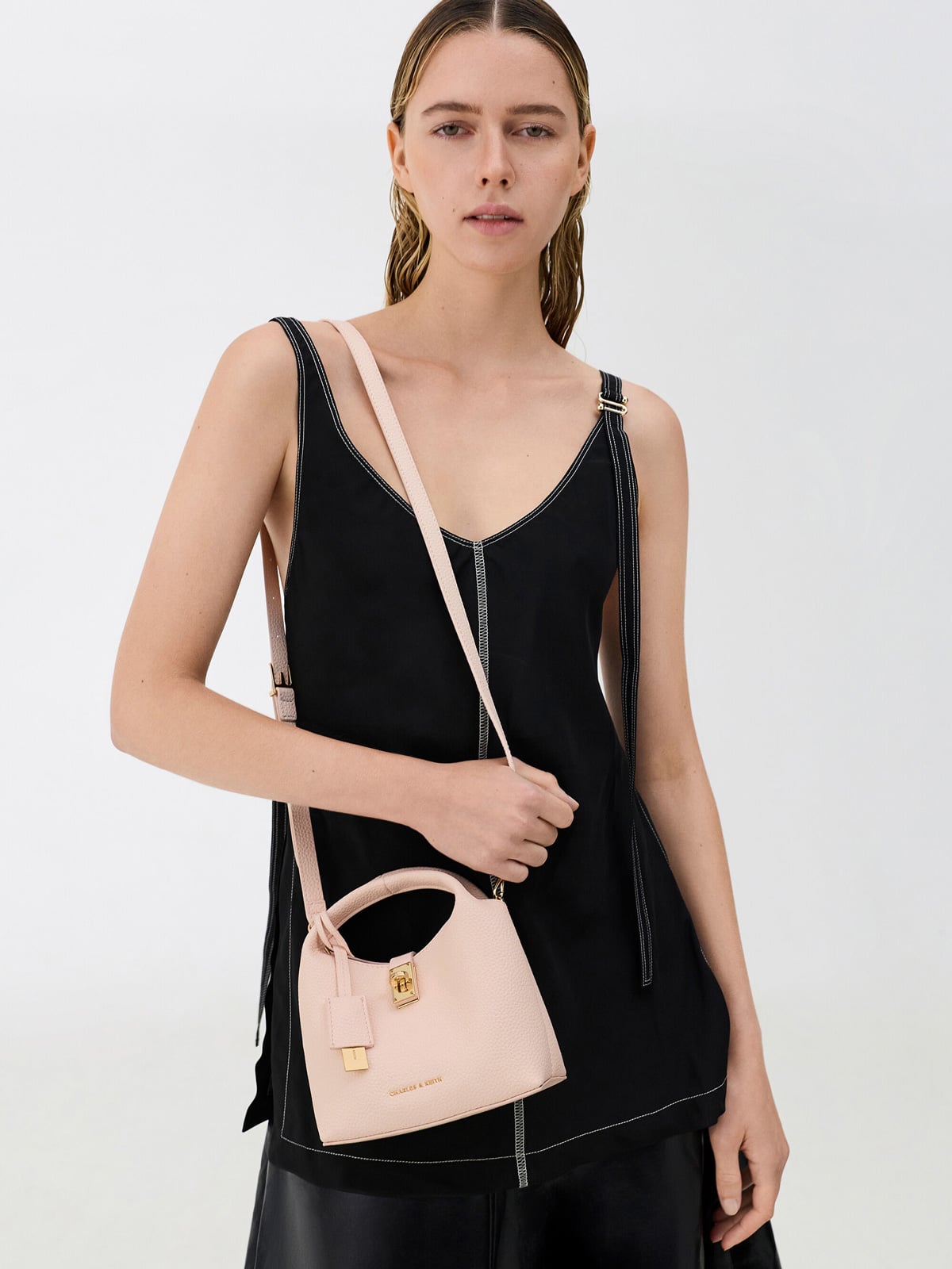 Chance ミニチャンス ターンロック バケットバッグ - CHARLES & KEITH