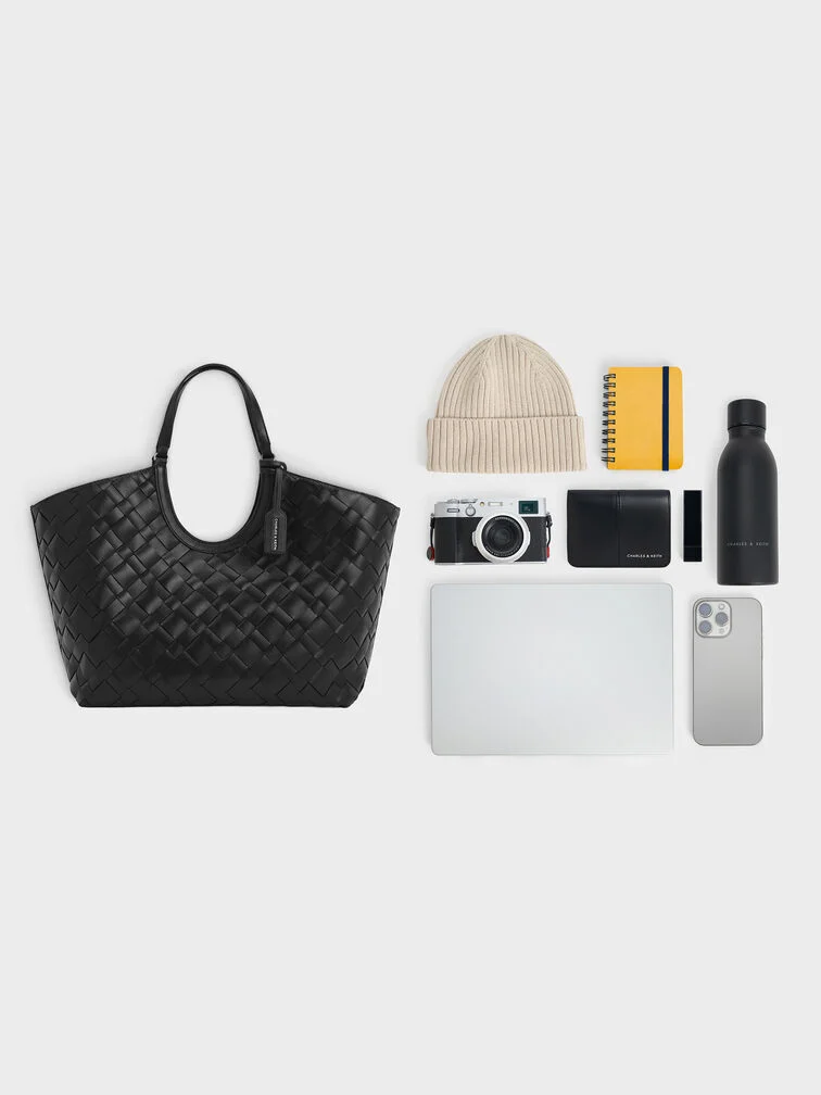 The Ivette bag features an eye-catching woven finish that can comfortably fit your everyday essentials. 