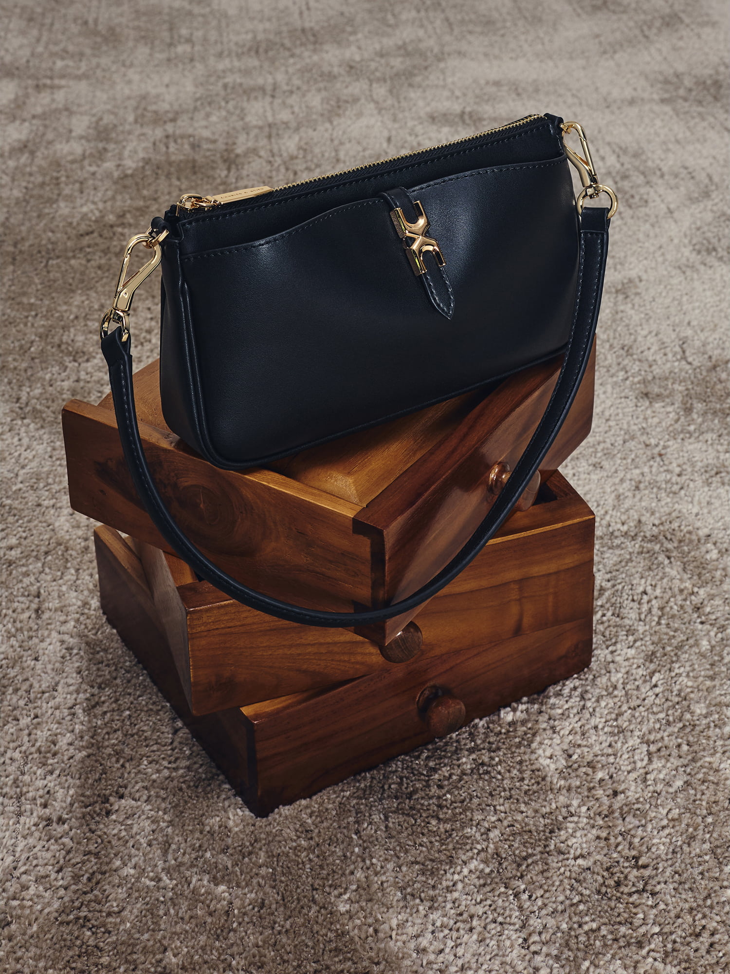 Adalyn アダリン メタリックアクセント チェーンハンドルショルダーバッグ - CHARLES & KEITH