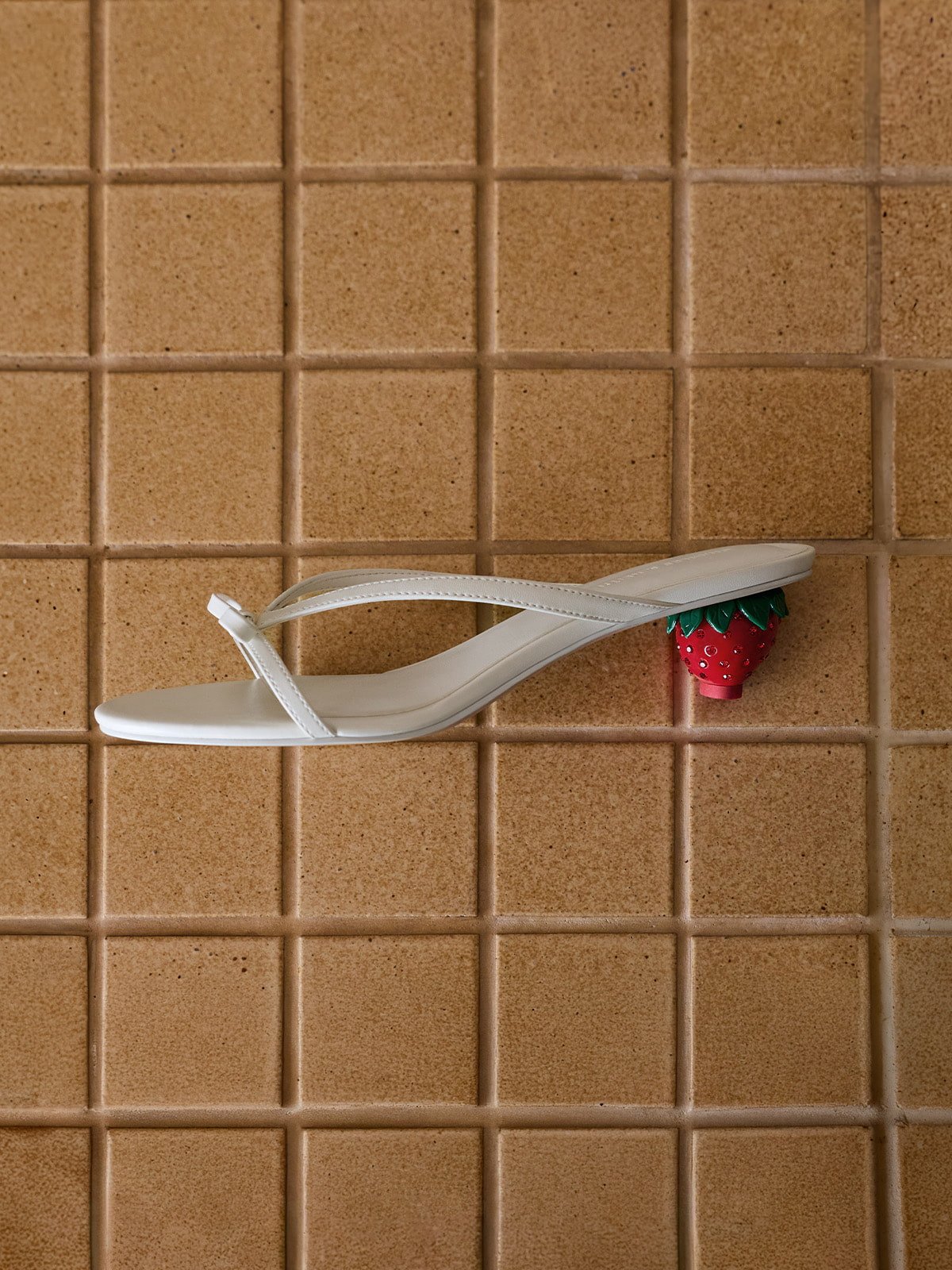 Sonali ソナリ ボウ ストロベリーヒールミュール - CHARLES & KEITH