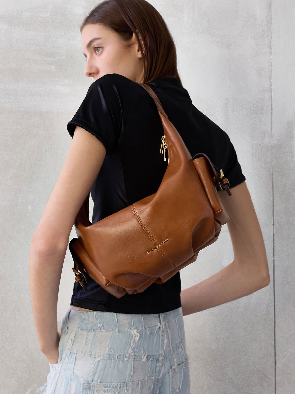 Bessie ラージベッシー サイドポケット ホーボーバッグ - CHARLES & KEITH