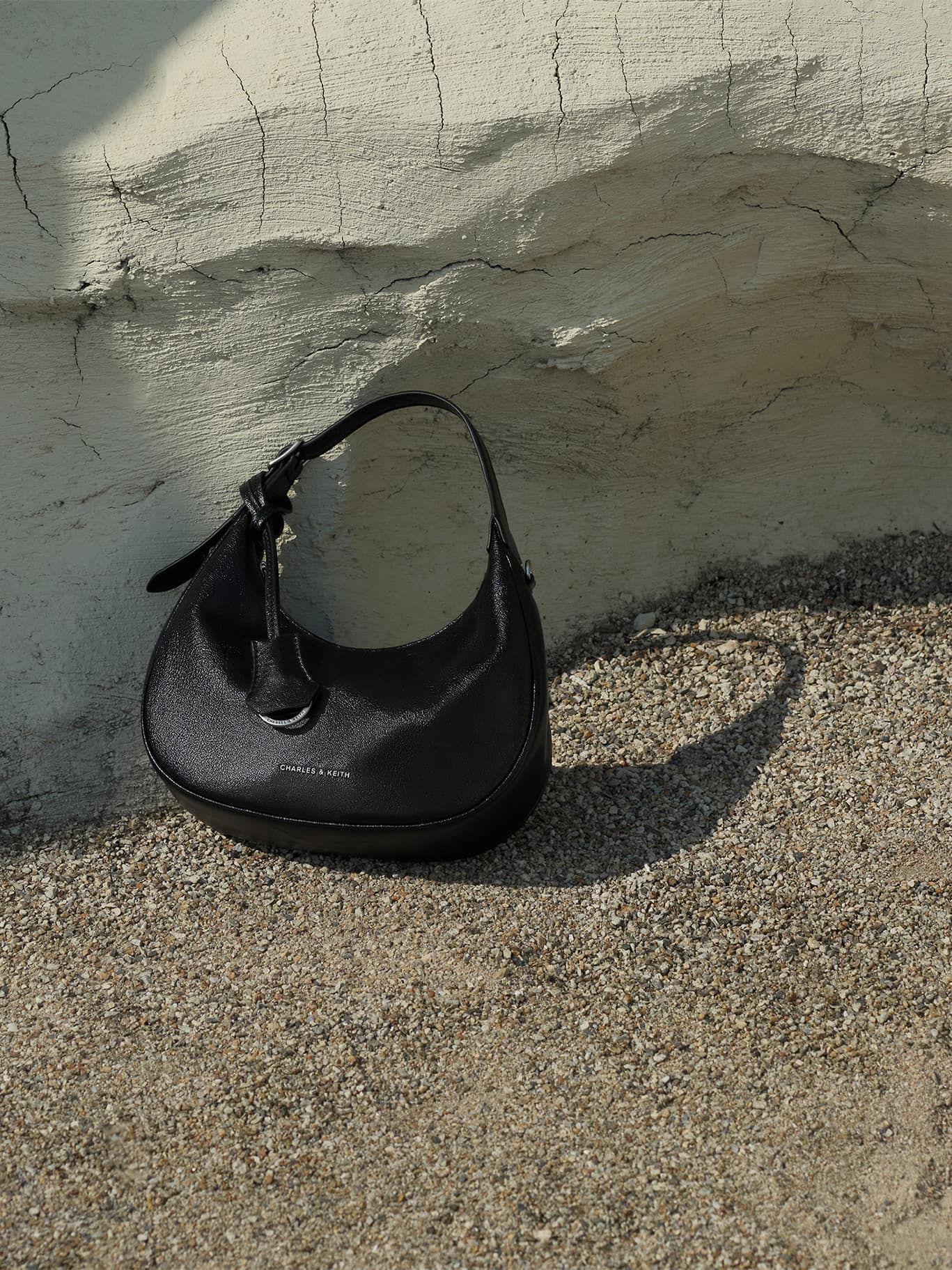 Vega ベガ ホーボーバッグ - CHARLES & KEITH
