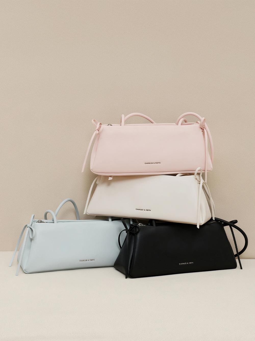 Hazelヘーゼル ボウ イロンゲイティッドトラペーズショルダーバッグ- CHARLES & KEITH