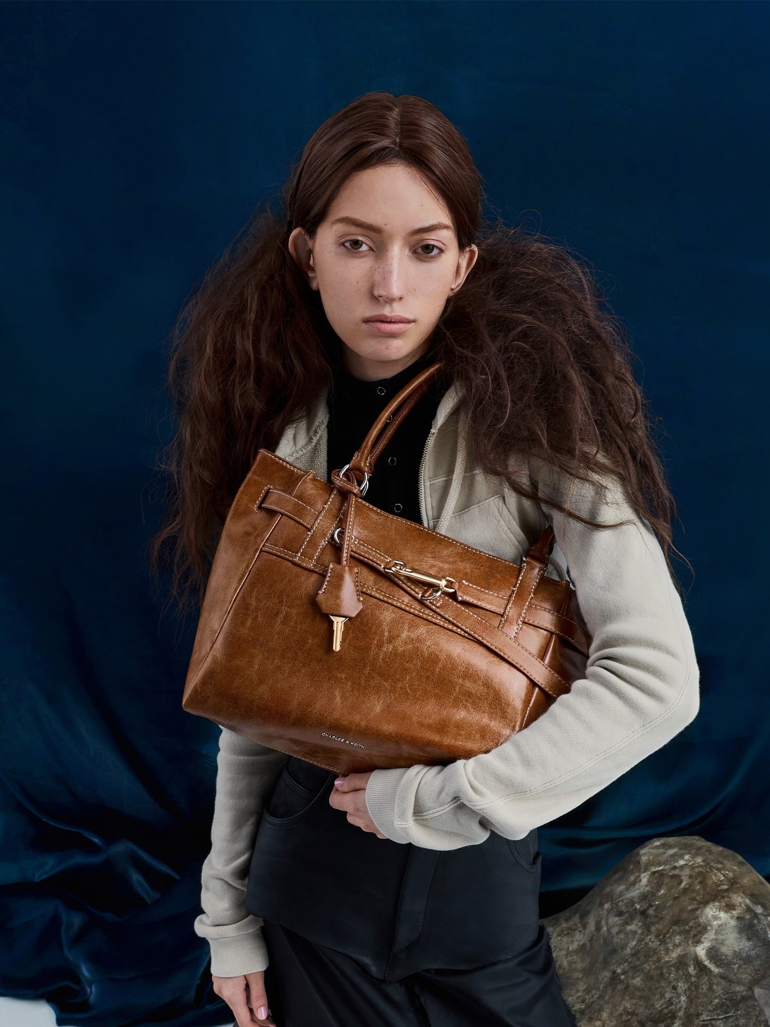 Delfina デルフィナ ベルトトートバッグ -  CHARLES & KEITH