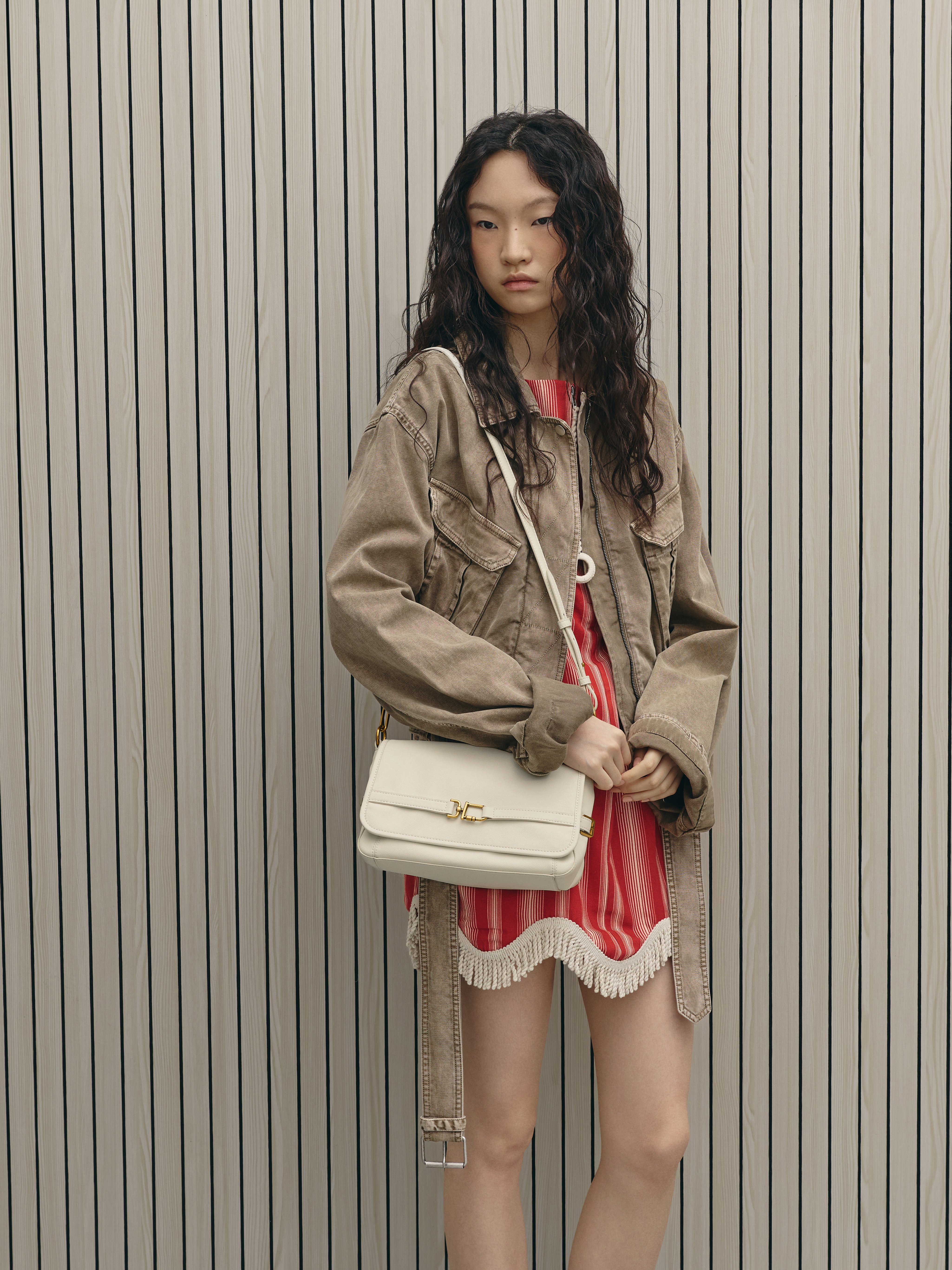 Gwynne グウィン メタリックバックル ベルトショルダーバッグ - CHARLES & KEITH