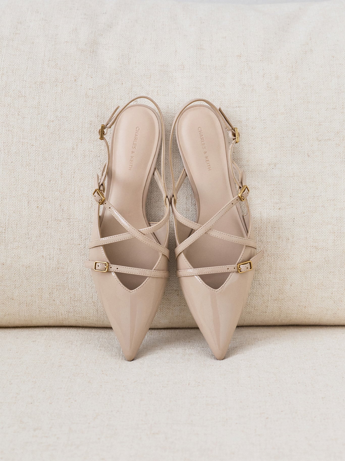 Maybelle メイベル パテント ストラッピー スリングバック フラット - CHARLES & KEITH