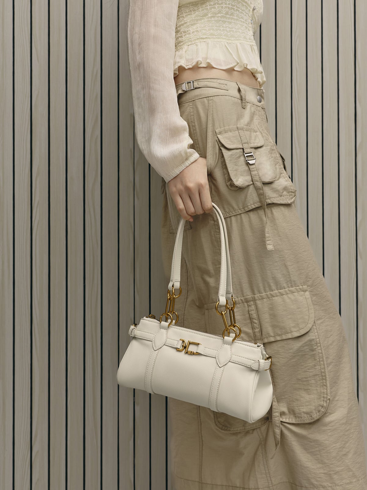 Gwynne グウィン メタリックアクセント イーロンゲイティド ショルダーバッグ - CHARLES & KEITH