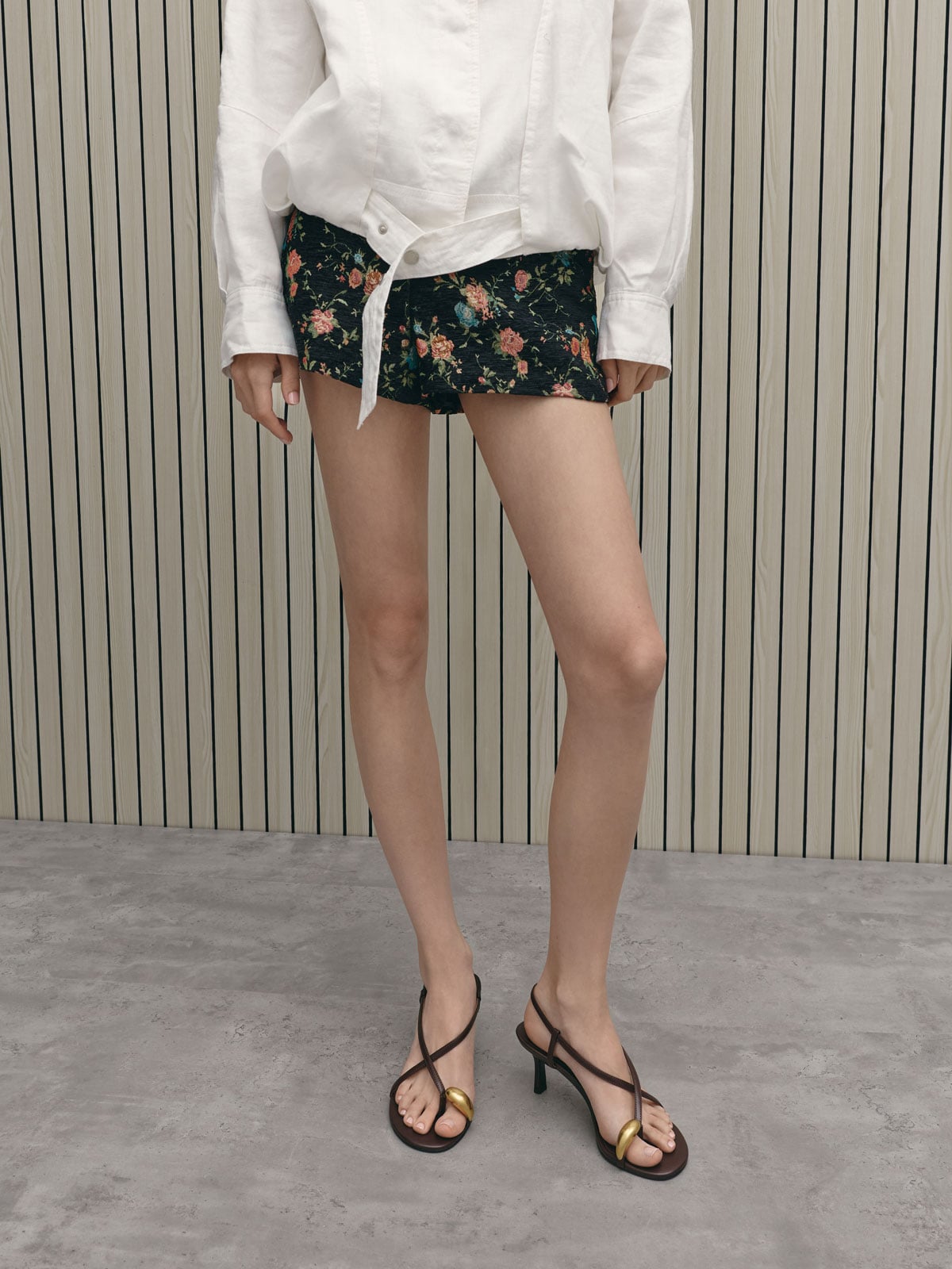 Raina レイナ メタリックアクセント ストラッピートゥリングヒールサンダル - CHARLES & KEITH