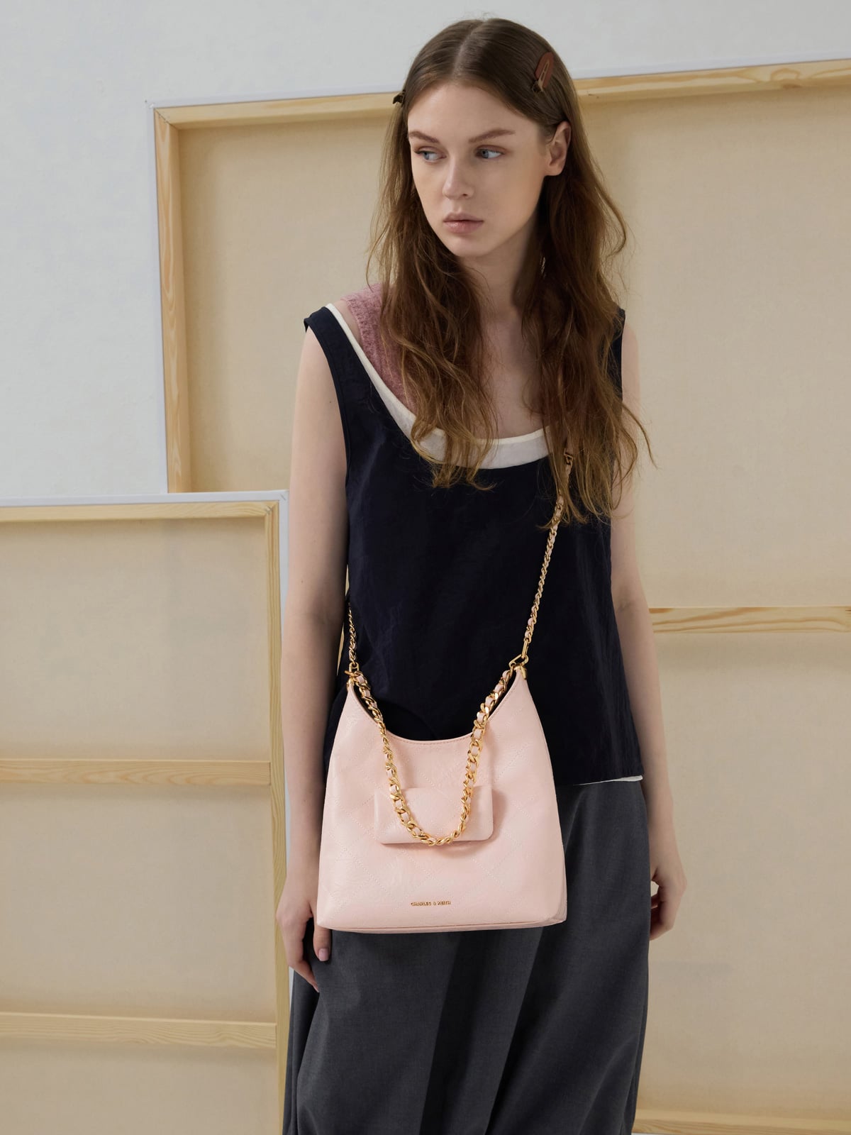 Duo ドゥオ キルト フロントポケット チェーン ホーボーバッグ - CHARLES & KEITH