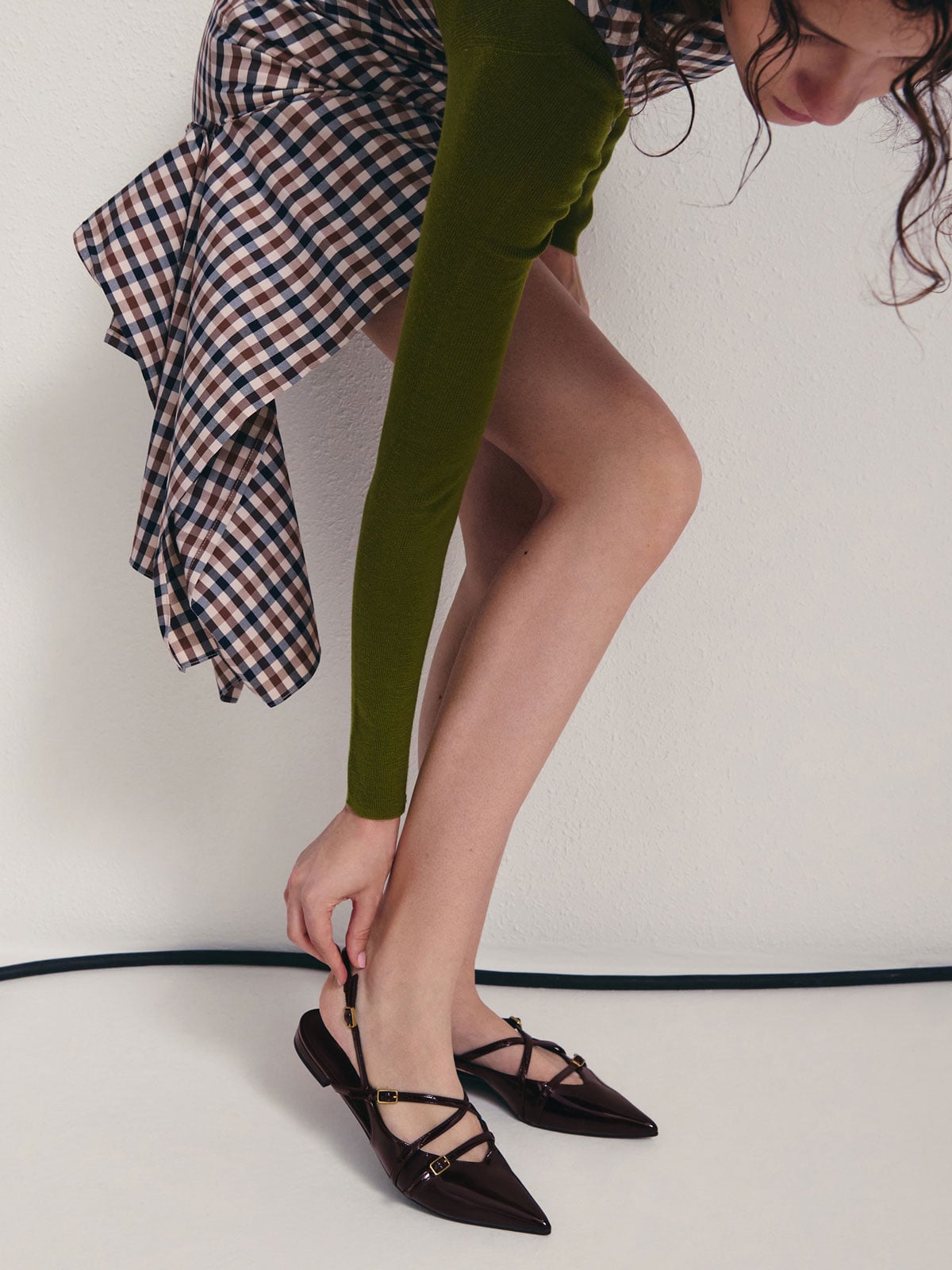 Maybelle メイベル パテント ストラッピー スリングバック フラット - CHARLES & KEITH