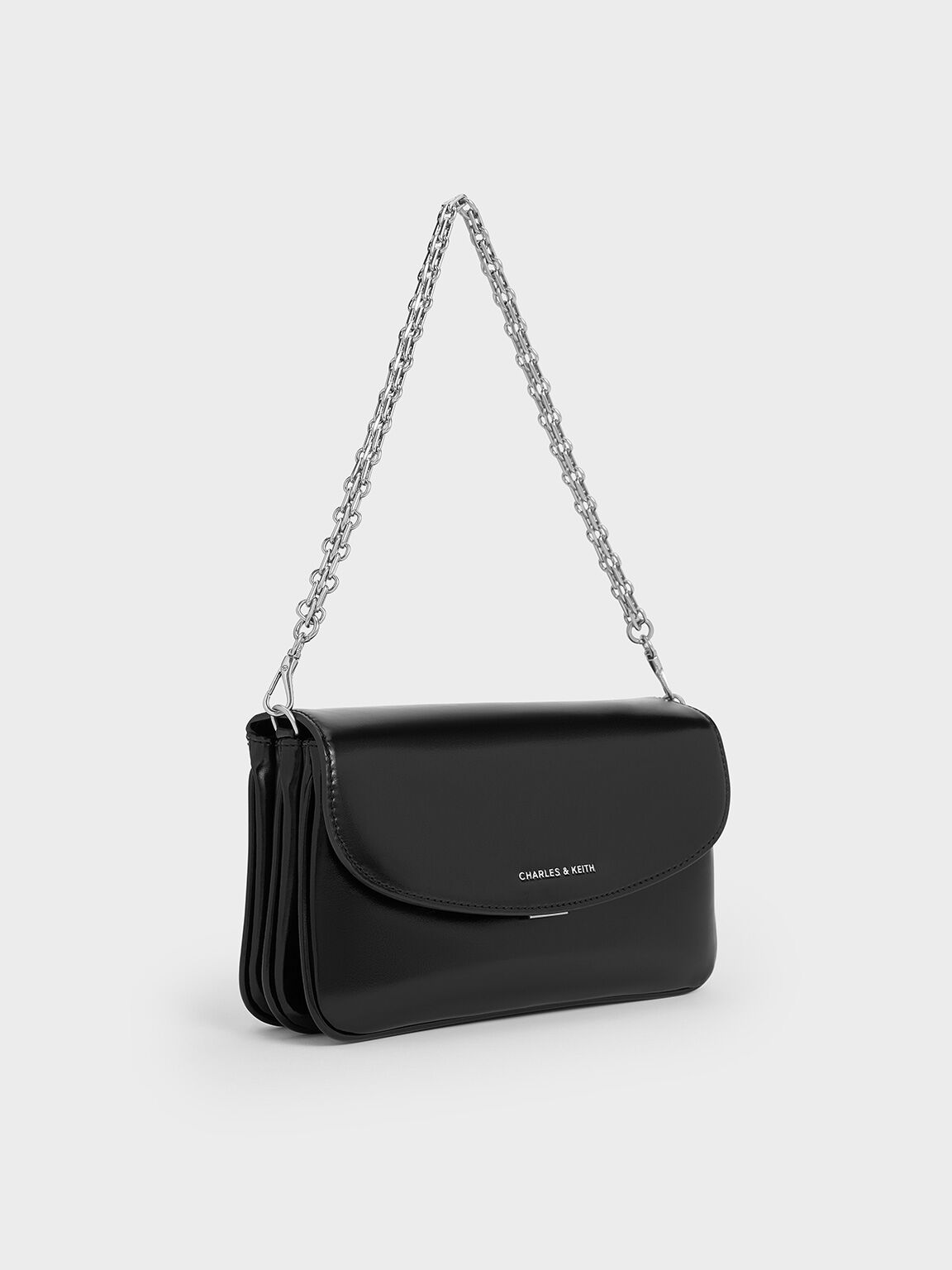 Caia カイア メタリックフロントフラップショルダーバッグ - ノワール– CHARLES & KEITH