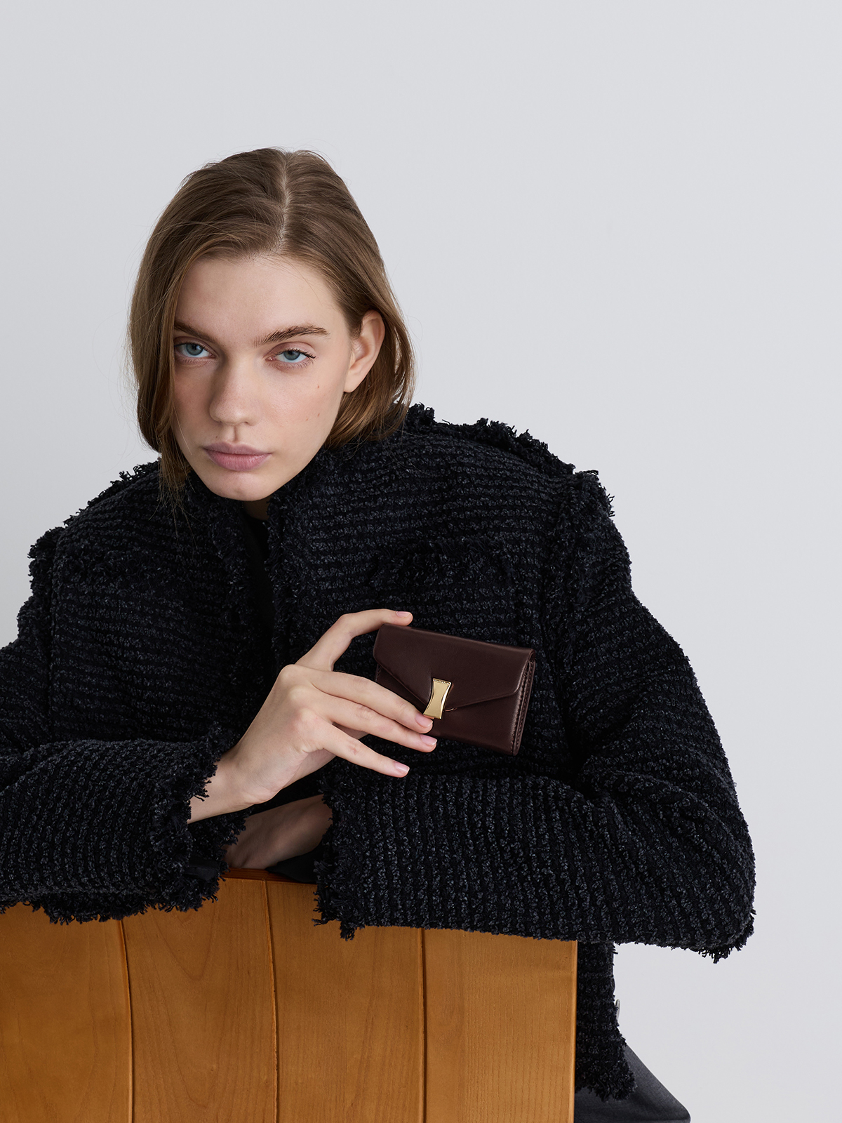 Lilibet リリベット メタリックアクセント チェーンストラップウォレット - CHARLES & KEITH