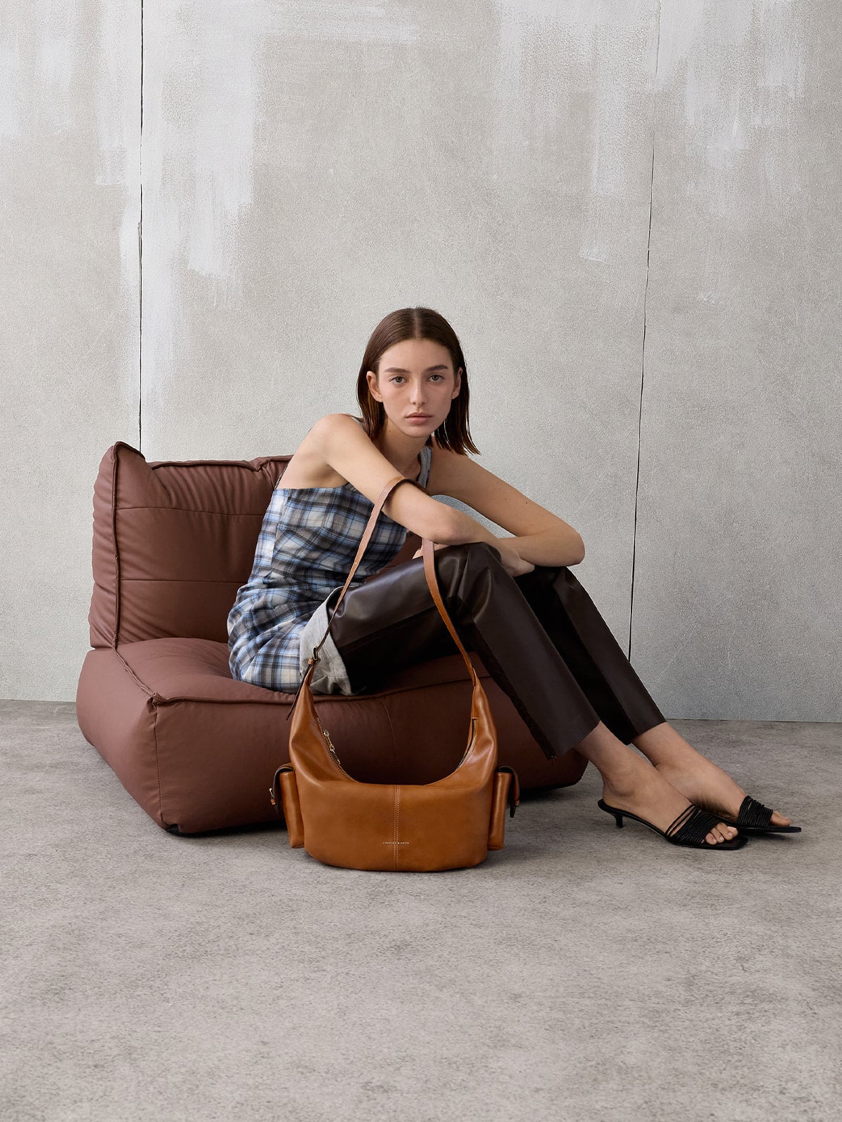 Bessie ラージベッシー サイドポケット ホーボーバッグ - CHARLES & KEITH