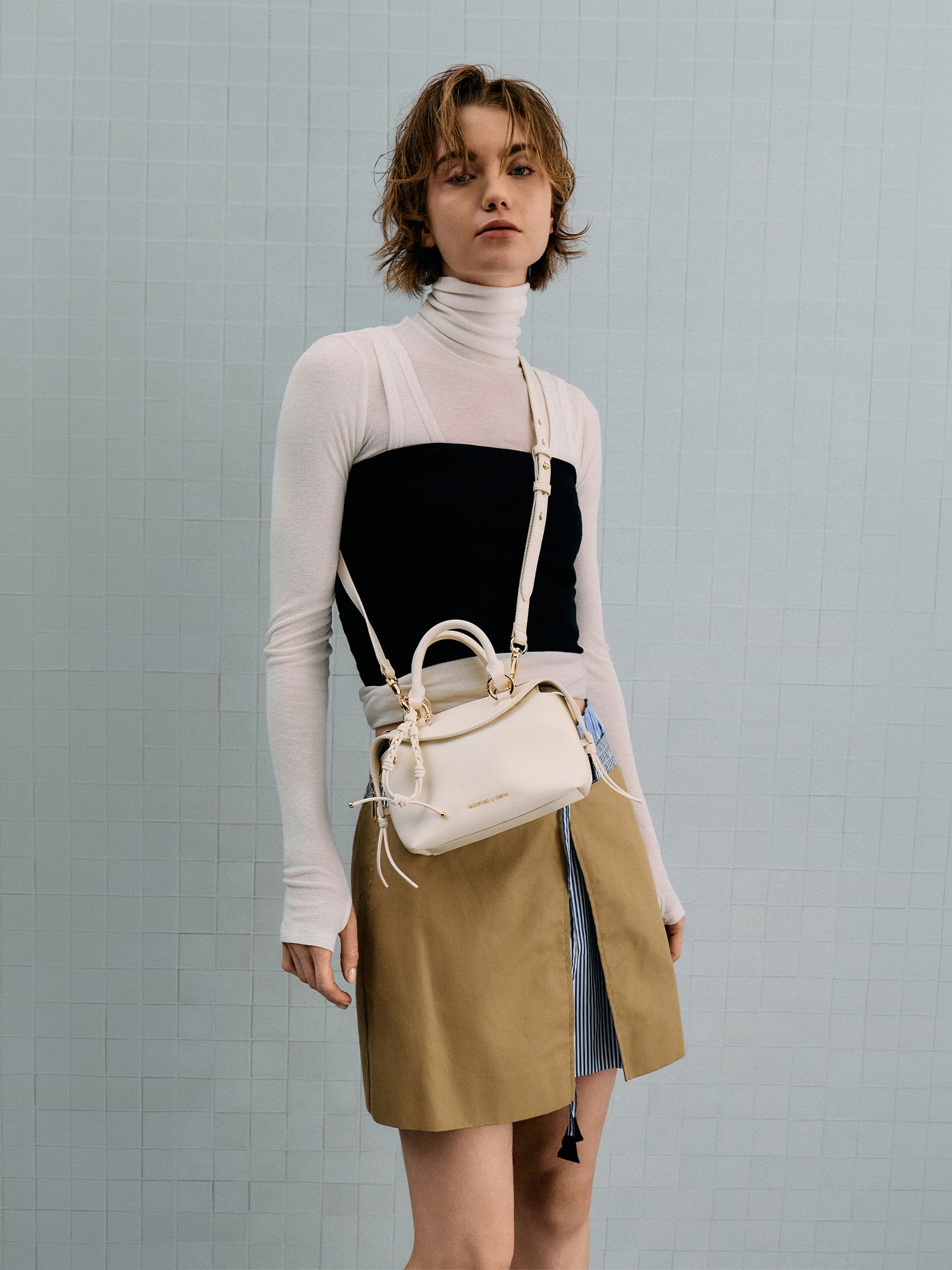 Haylen ヘイレン ブレイディドチャーム ボウリングバッグ - CHARLES & KEITH