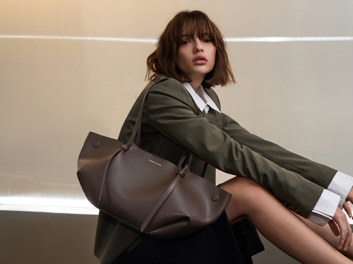 CHARLES & KEITH ブラウンカーキトートバッグ 肩掛け A4可 3室 Sansa サンサ クラシックダブルハンドルトートバッグ - プラム