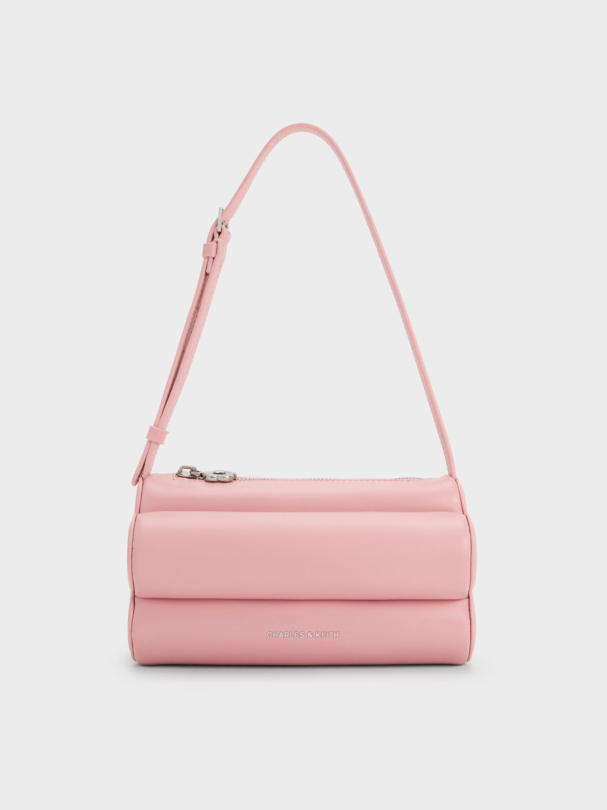 CHARLES & KEITH ピンク ショルダーバッグ チャーム付き SNSでバズり中のCHARLES & KEITH 新作ピンクが可愛すぎて語彙力失う